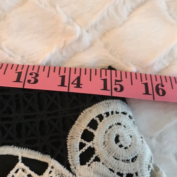 BEAUTIFUL NEW BLK AND WHITE LACE PENCIL SKIRT🌺🌹 - Picture 5 of 8